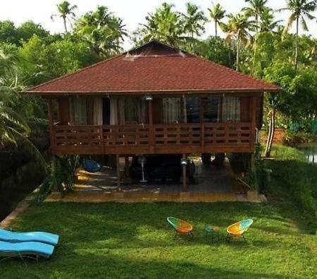Munroe Eco Camp Hotel Mundrothuruth Exterior photo