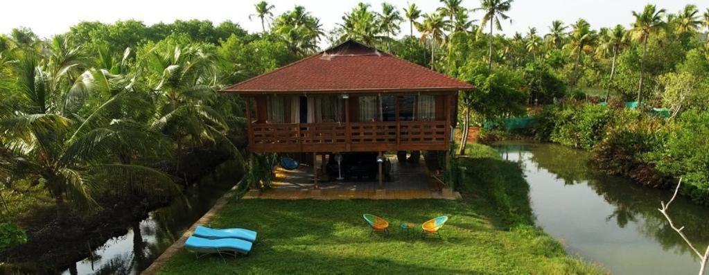 Munroe Eco Camp Hotel Mundrothuruth Exterior photo